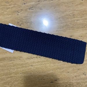 Knit tie